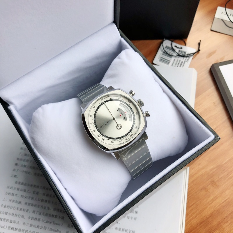 Часы Gucci