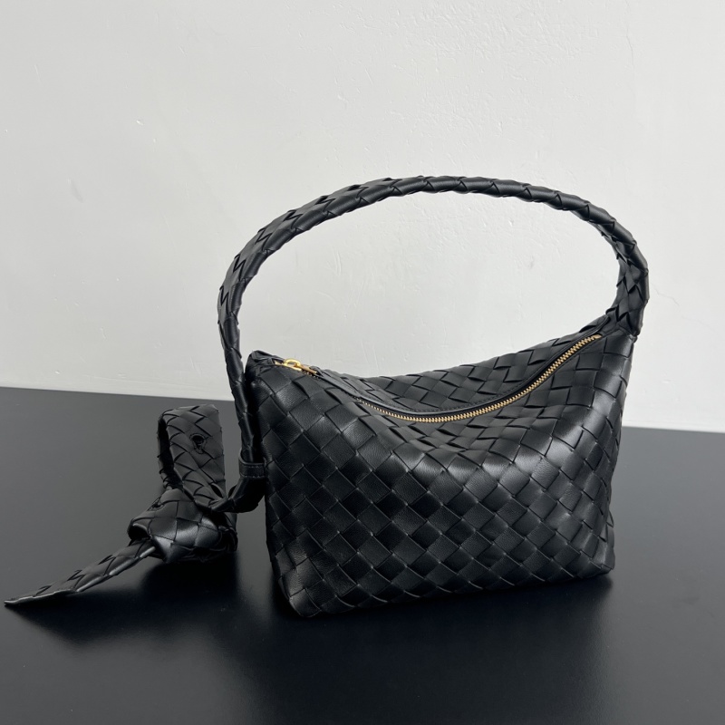 Сумка Bottega Veneta Easy Hobo из плетеной кожи