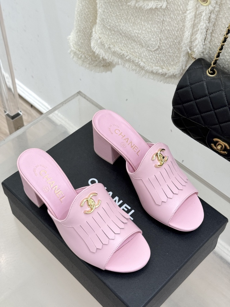 Женские мюли с декором Chanel