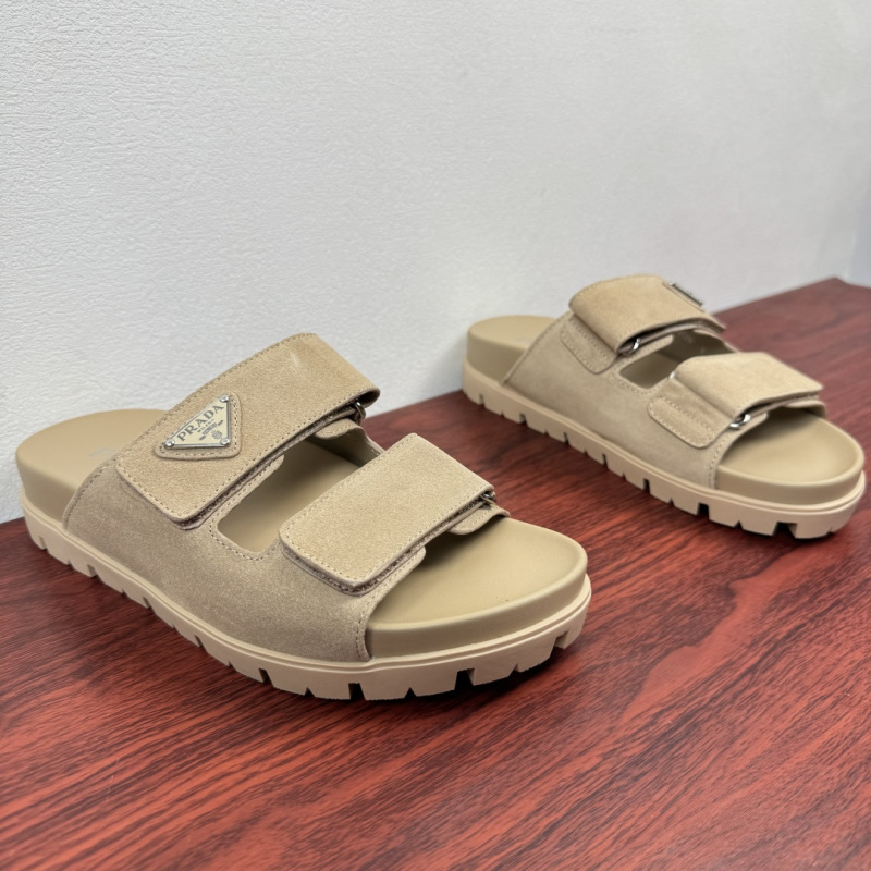 Мужские шлёпанцы Prada