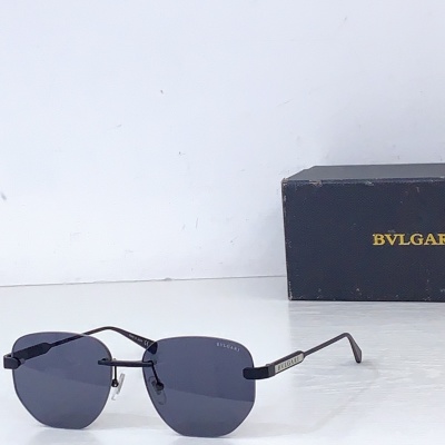 Солнцезащитные очки Bvlgari модель BV50049U размер 55