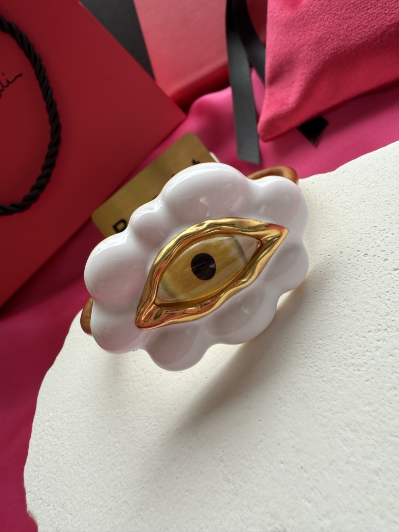 Браслет с глазом Schiaparelli