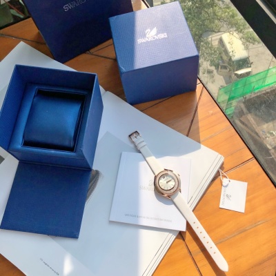 Часы Swarovski