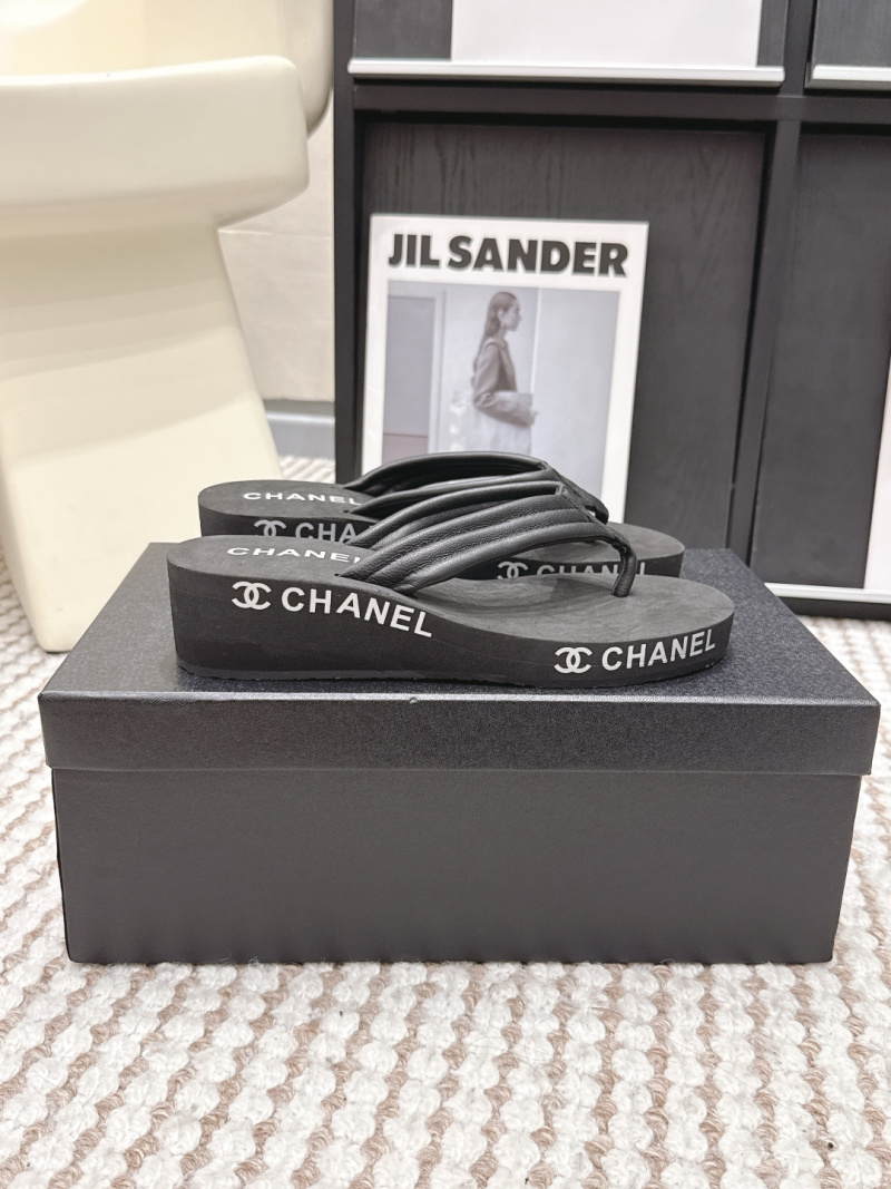 Женские шлепанцы Chanel черные