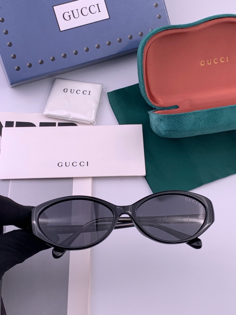 Солнцезащитные очки Gucci модель G4713 в оправе под черепаху