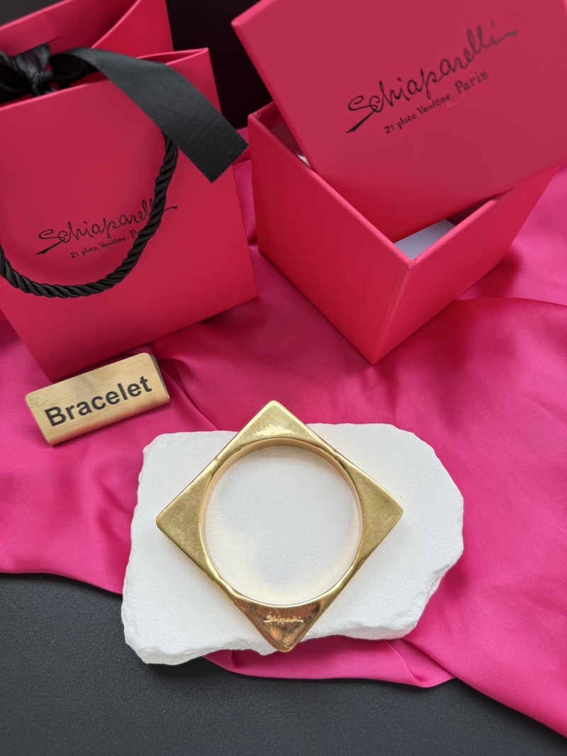 Золотистый браслет с геометрическим дизайном Schiaparelli
