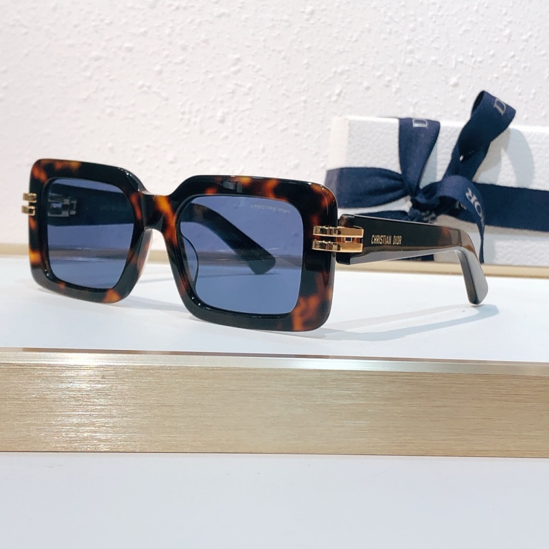 Солнцезащитные очки Christian Dior квадратные модель DSGTA19UCR
