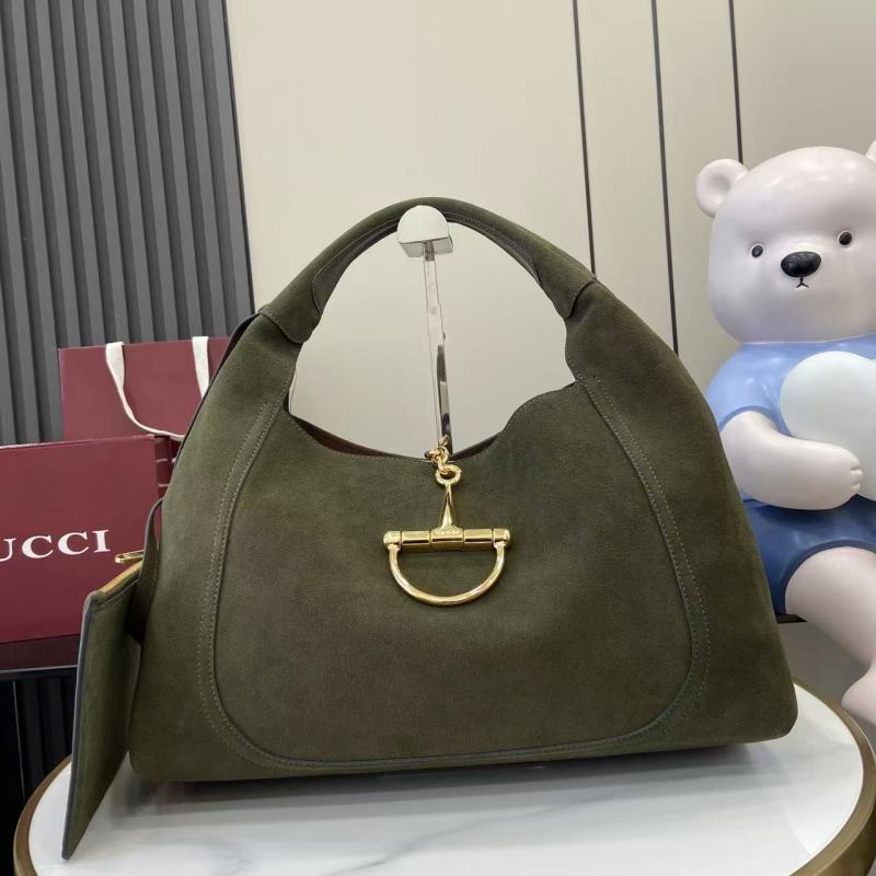 Сумка Gucci из замши с металлической фурнитурой