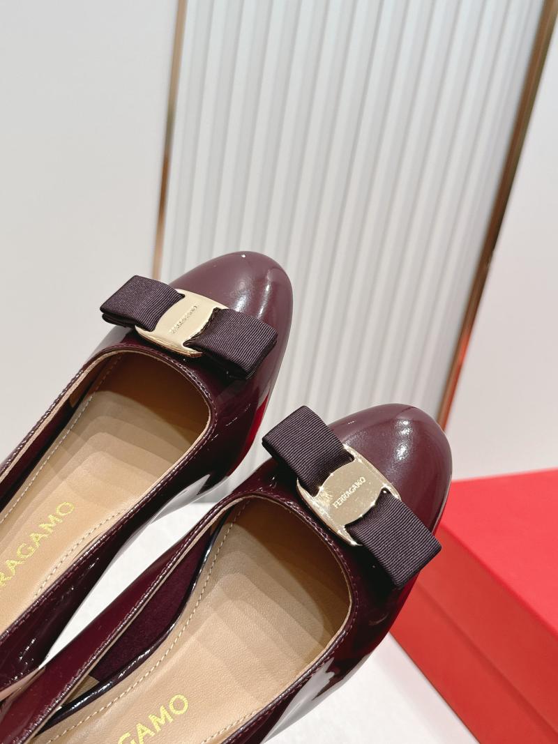 Женские туфли Ferragamo с бантом на каблуке