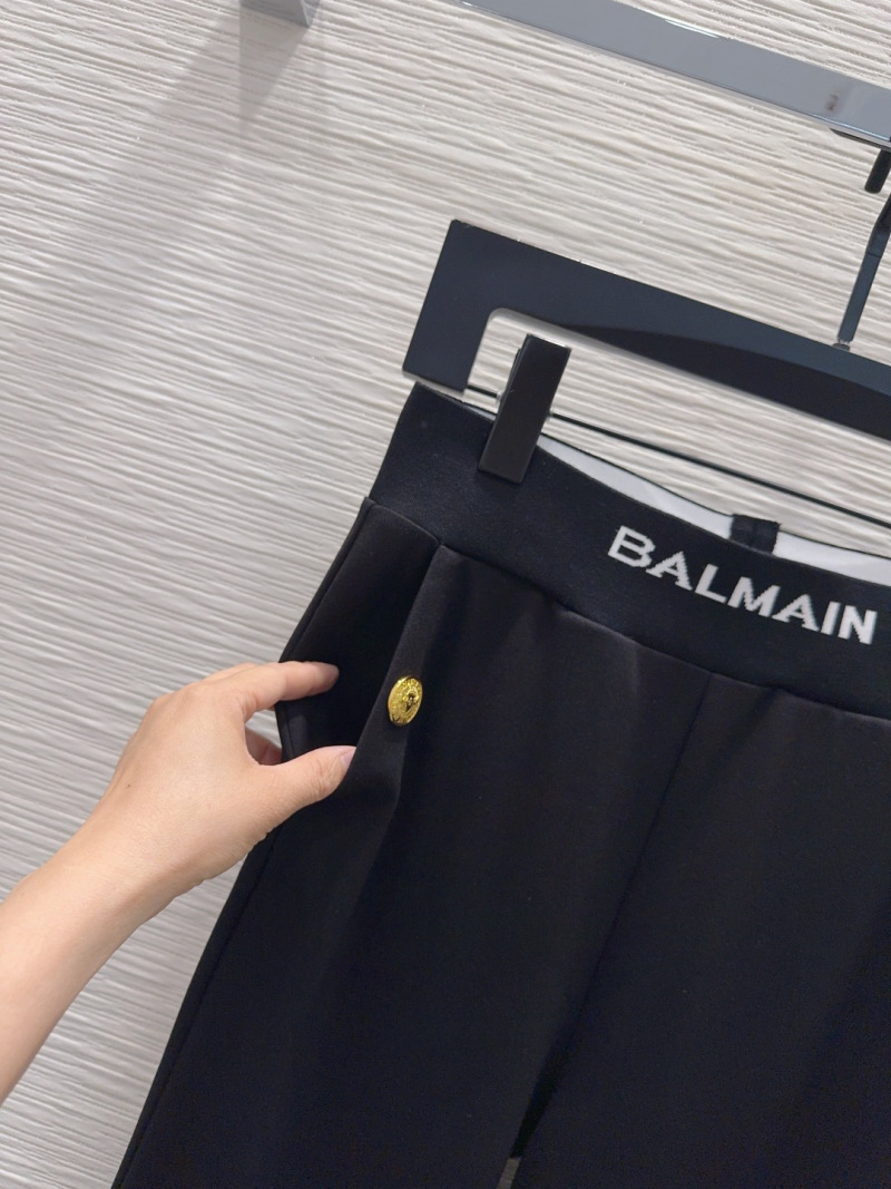 Женские черные брюки Balmain с золотистыми кнопками