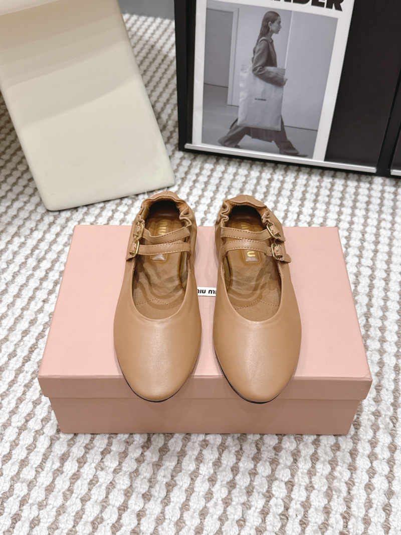 Балетки женские кожаные с ремешком и пряжкой Miu Miu