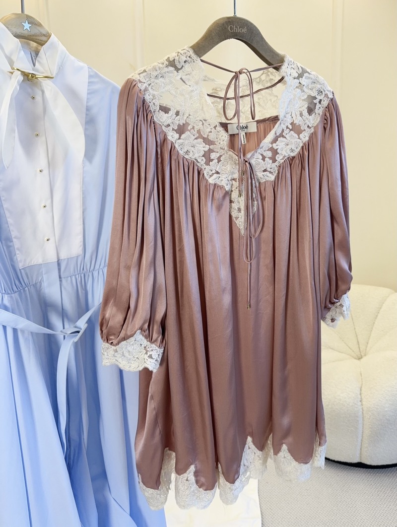 Пыльно-розовое платье Chloé с кружевной отделкой
