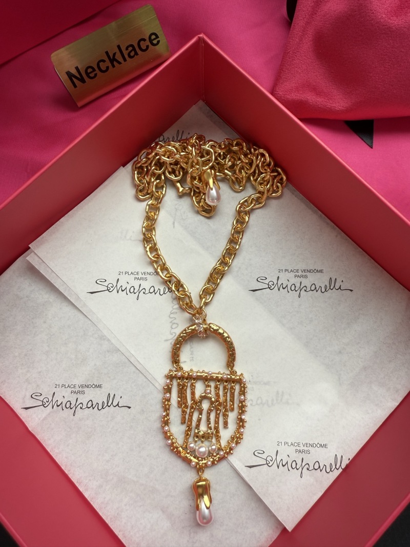 Колье с подвеской в виде замка Schiaparelli