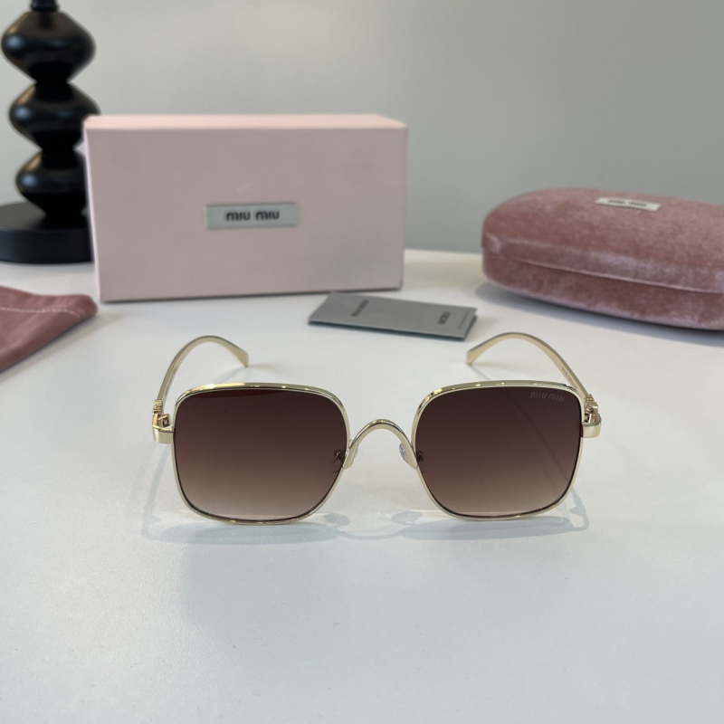 Солнцезащитные очки Miu Miu