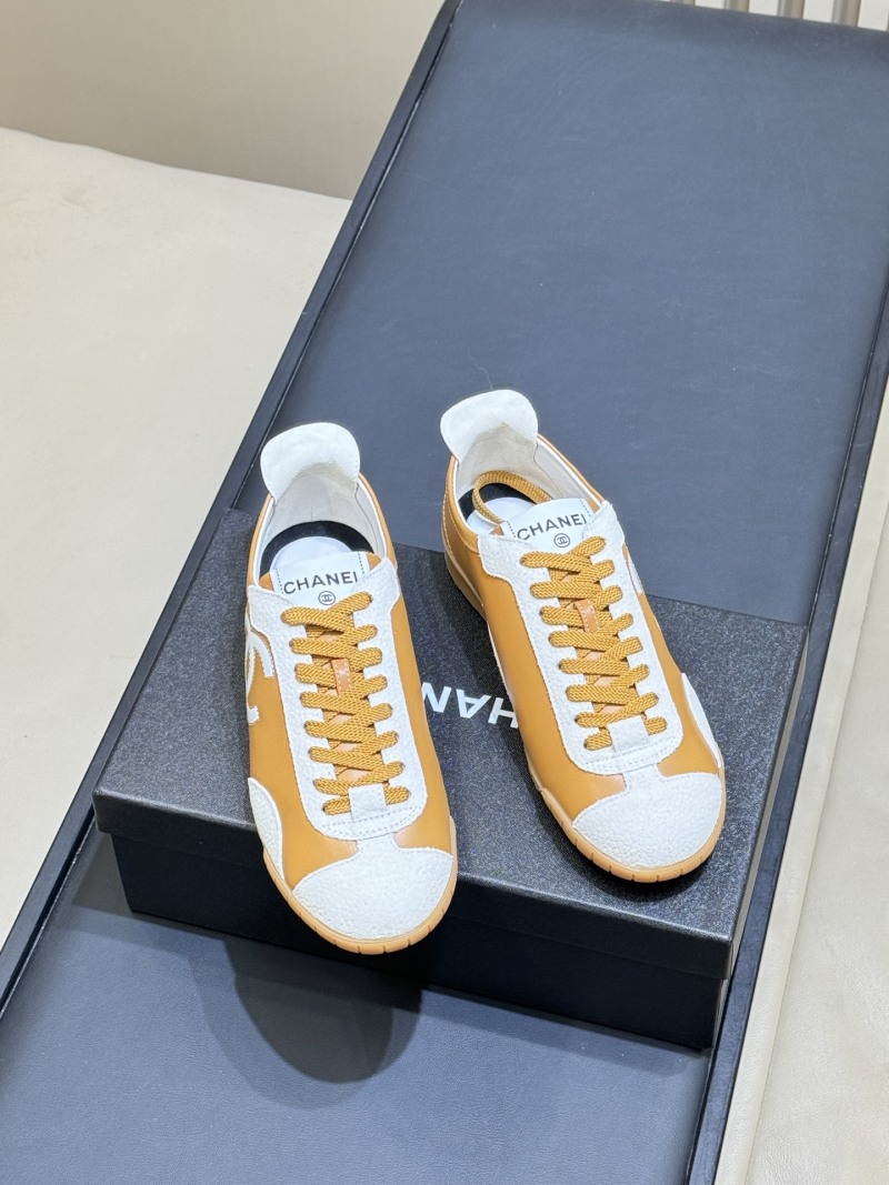 Женские кроссовки в спортивном стиле Chanel