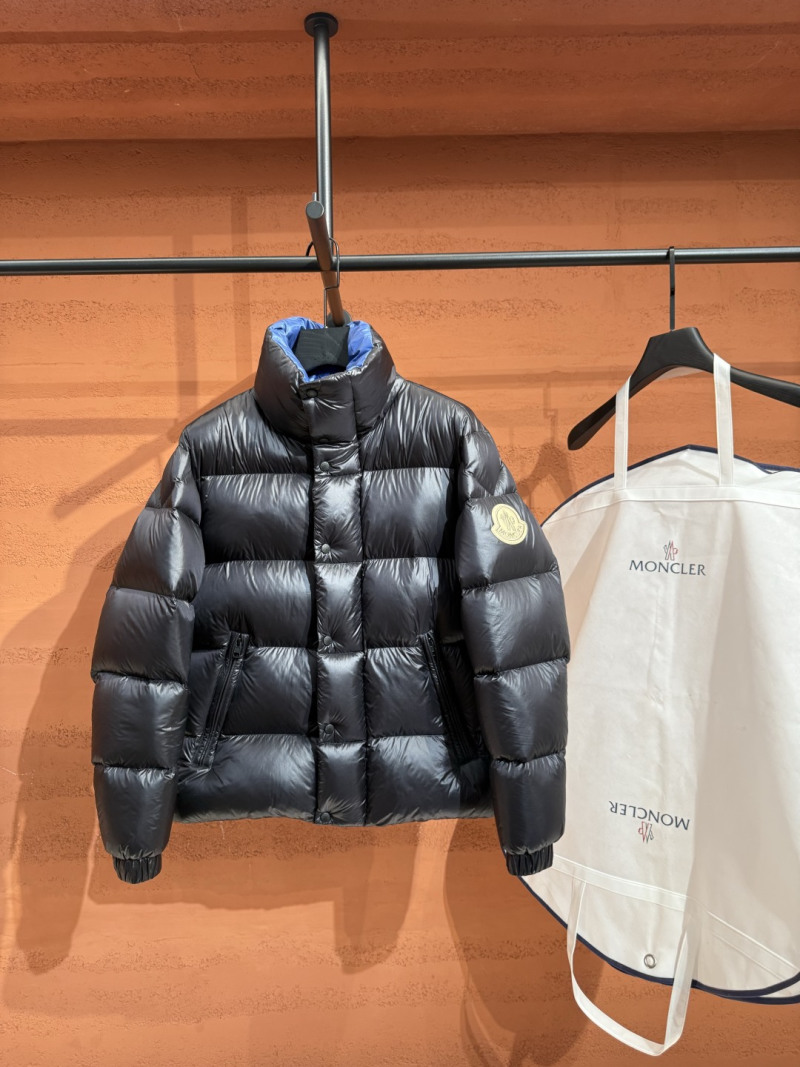Пуховик Moncler