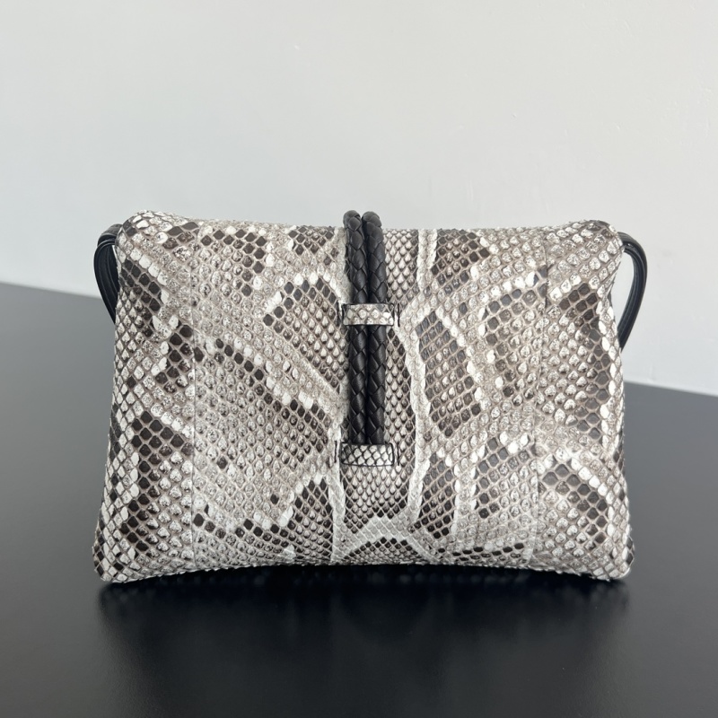 Сумка Liberta из змеиной кожи с металлической фурнитурой Bottega Veneta