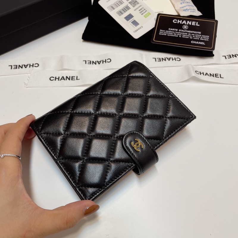 Чехол для паспорта с отделением для карт Chanel