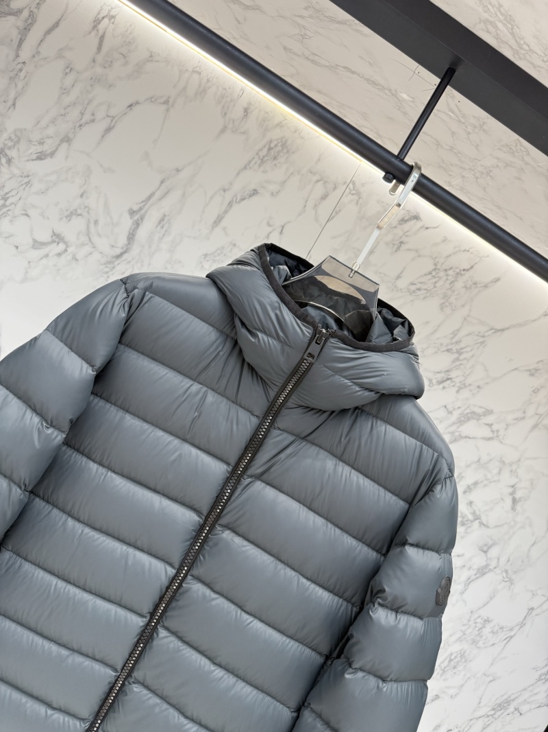 Пуховик Moncler