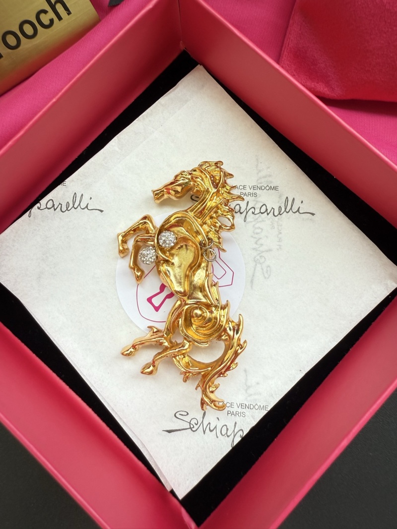 Брошь в виде коня Schiaparelli