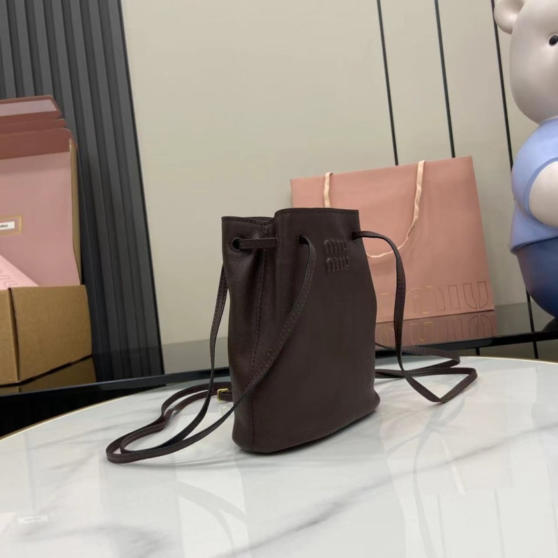 Сумка-мешок Miu Miu коричневая