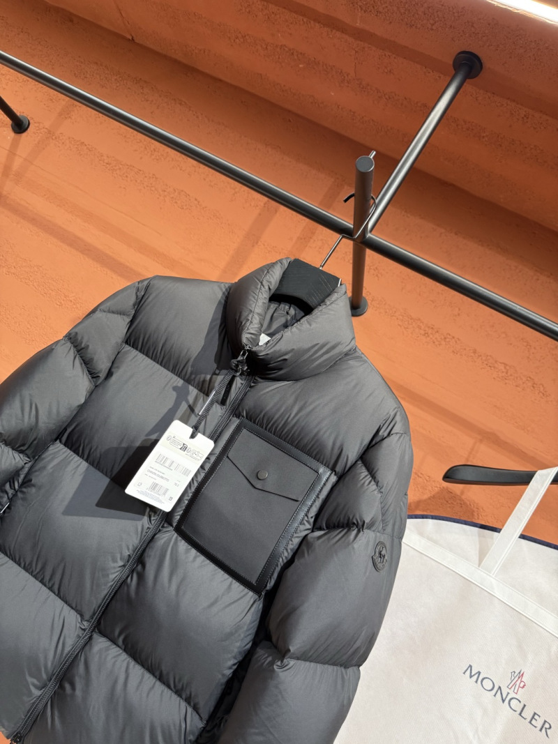 Пуховик Moncler