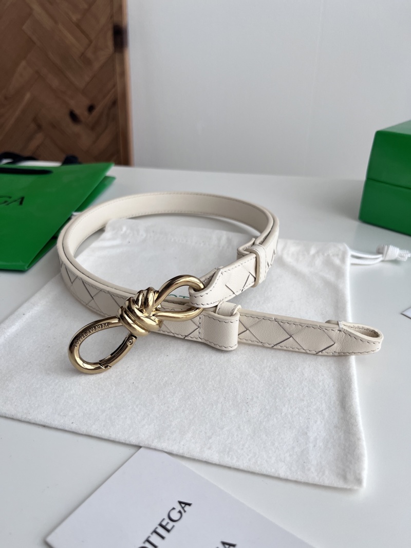 Белый женский ремень с плетением и узлом Bottega Veneta