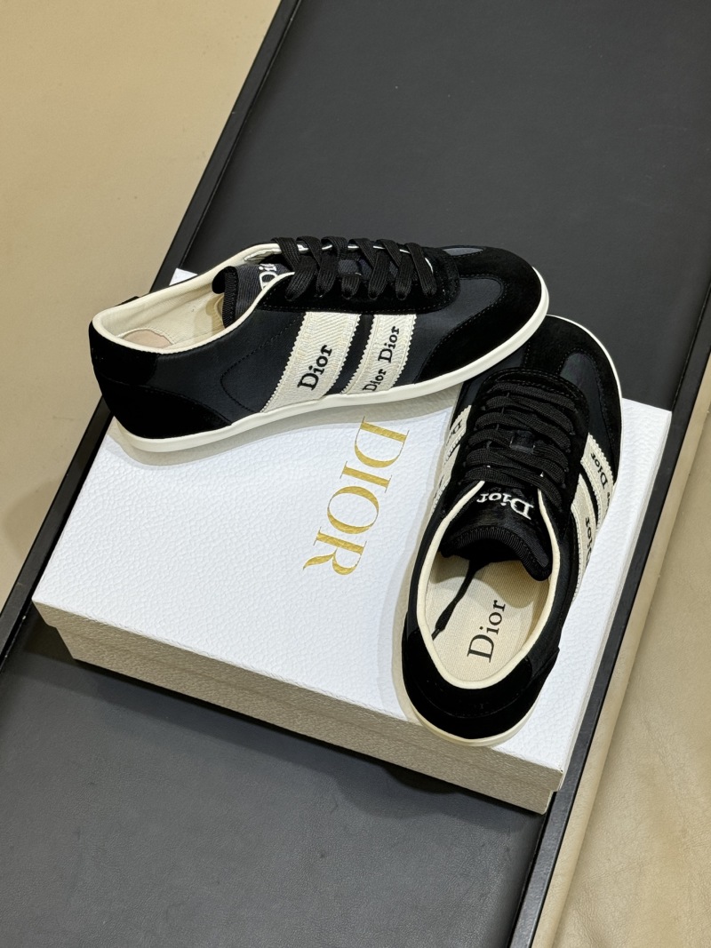 Черные кроссовки Dior с белой полосой