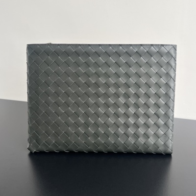 Сумка-клатч Bottega Veneta intreccio