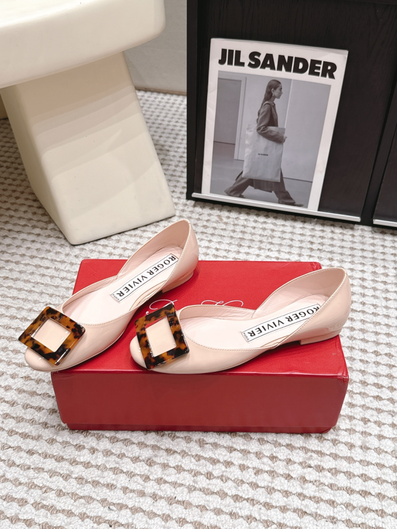Розовые балетки Roger Vivier с декором