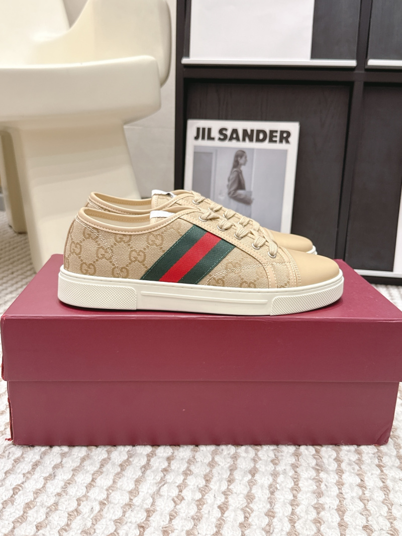 Мужские кроссовки Gucci с принтом и полосами