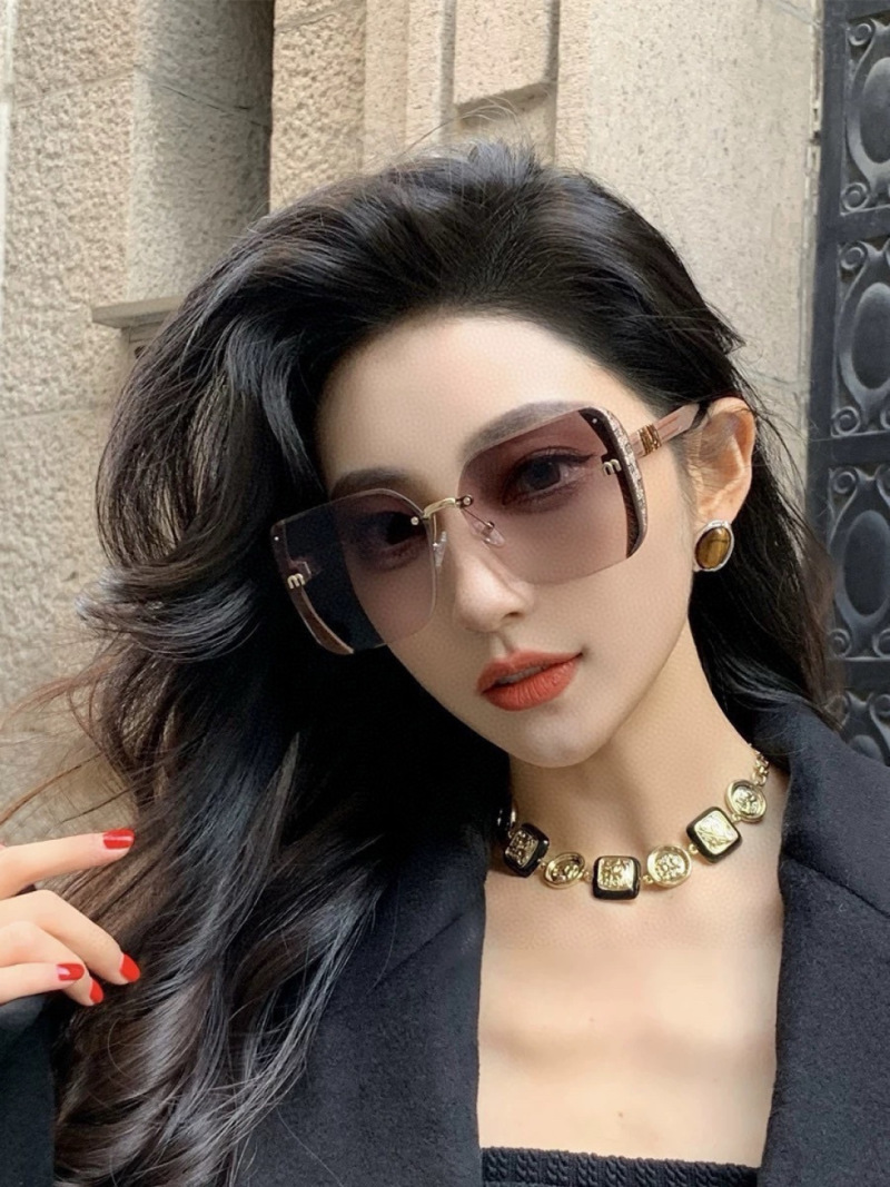 Солнцезащитные очки MiuMiu Miu Miu