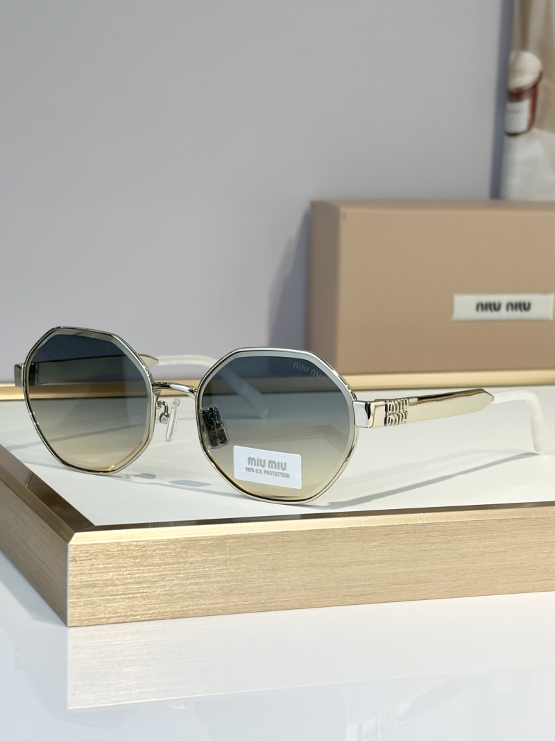 Солнечные очки Miu Miu SMUB57S