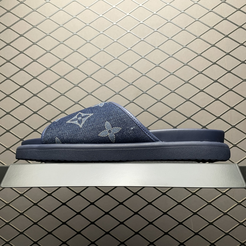 Шлёпанцы Louis Vuitton