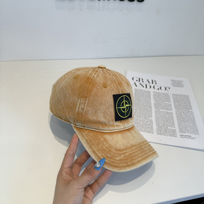 Бейсболка Stone Island бежевая