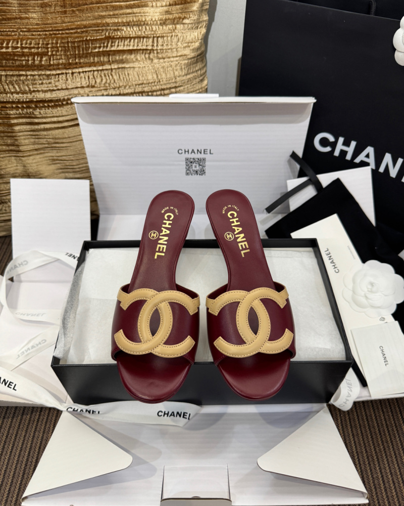 Сандали Chanel женские кожаные с двойным логотипом