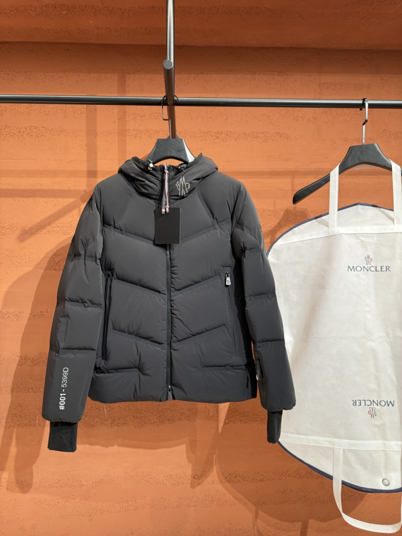 Пуховик Moncler