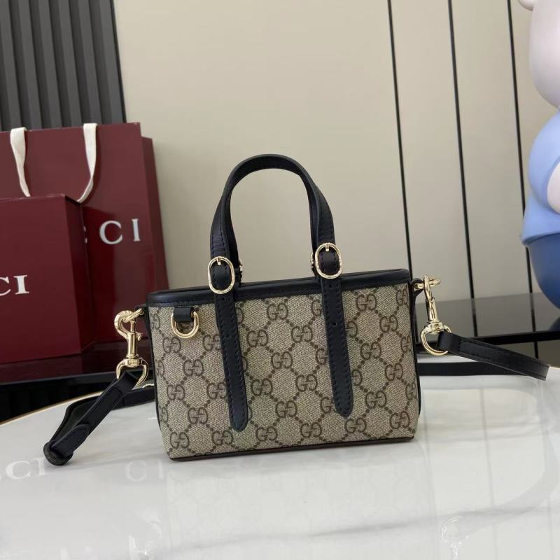 Сумка Gucci с монограммой и ремешком