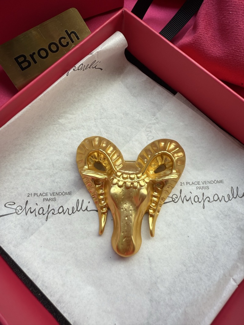 Брошь Schiaparelli в виде головы антилопы