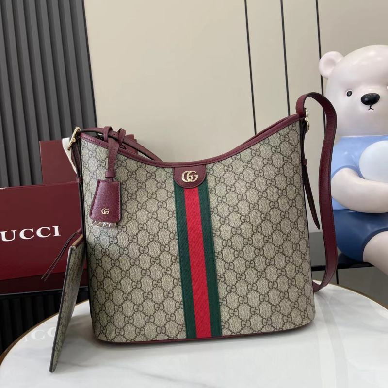 Сумка Gucci с монограммой и красной полосой