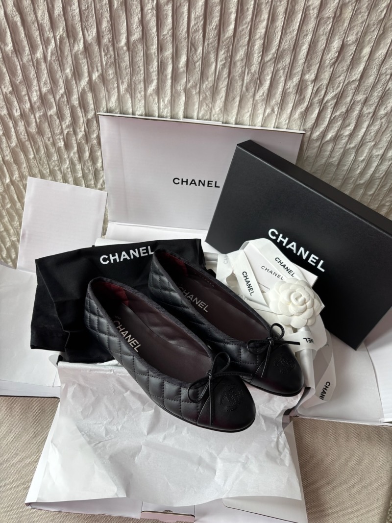 Черные балетки Chanel со стеганым узором