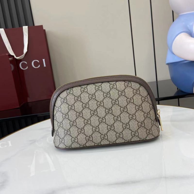 Косметичка Gucci с монограммой и полосой