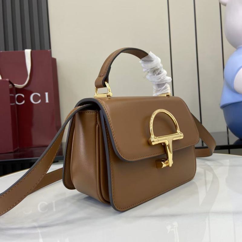 Сумка Gucci с золотой фурнитурой