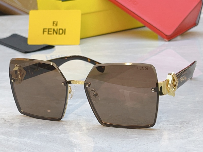 Солнцезащитные очки Fendi FE40151I