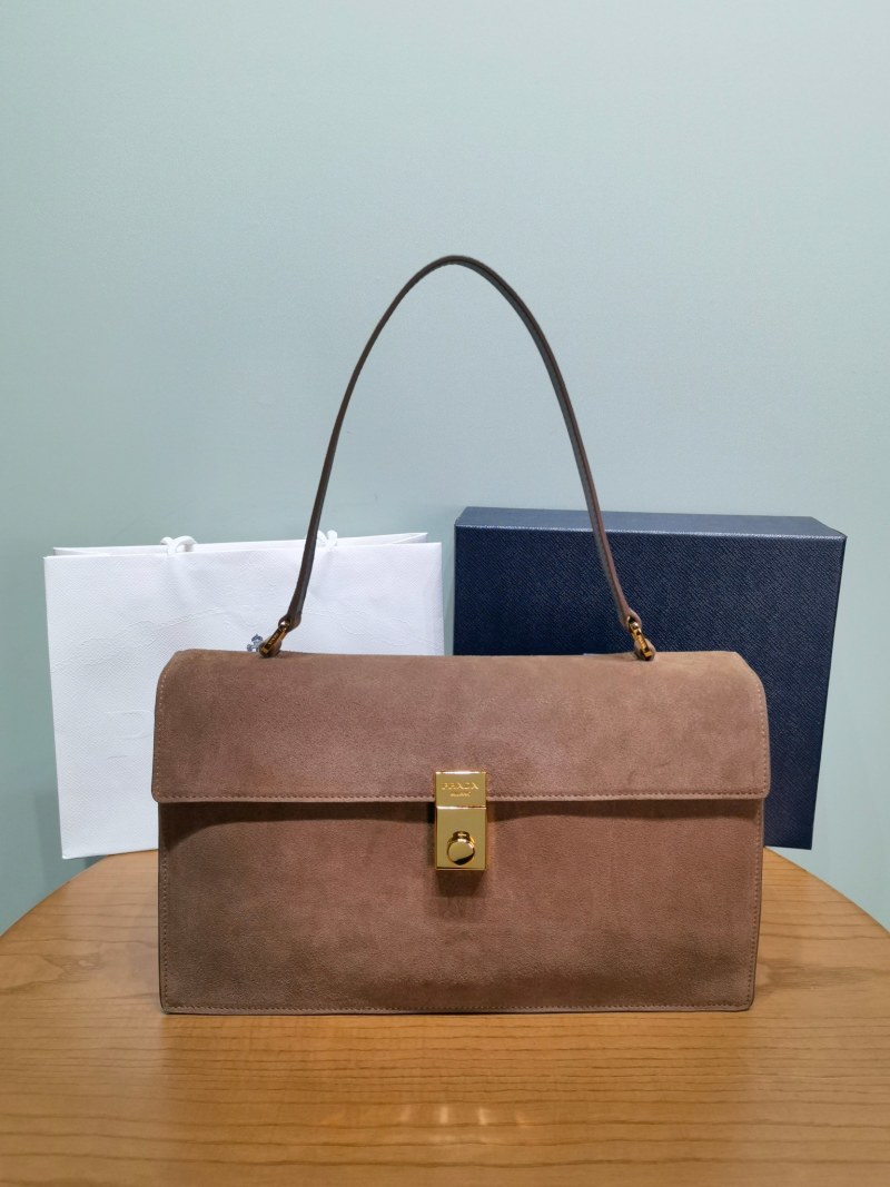 Сумка Prada из замши