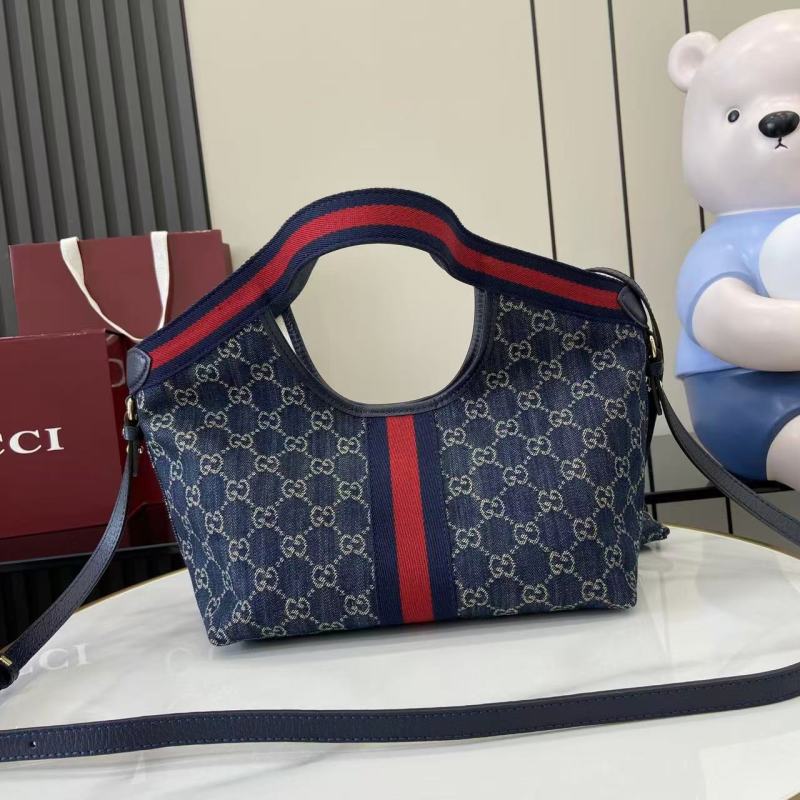 Сумка Gucci с монограммой и ремешком