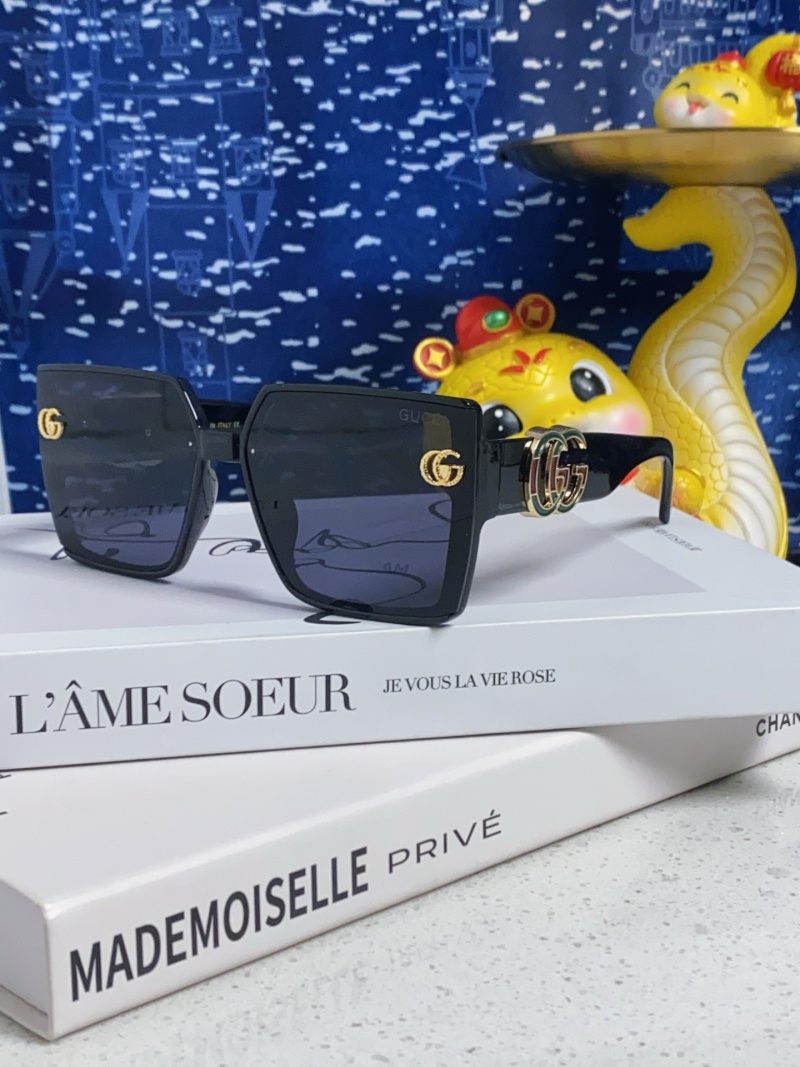 Солнечные очки Gucci GG