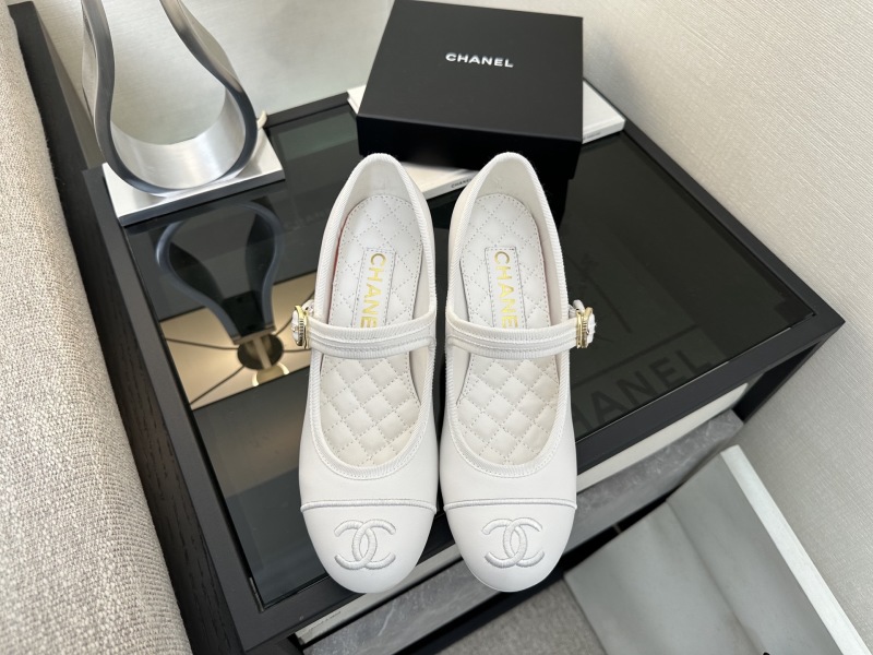Женские балетки Chanel белого цвета