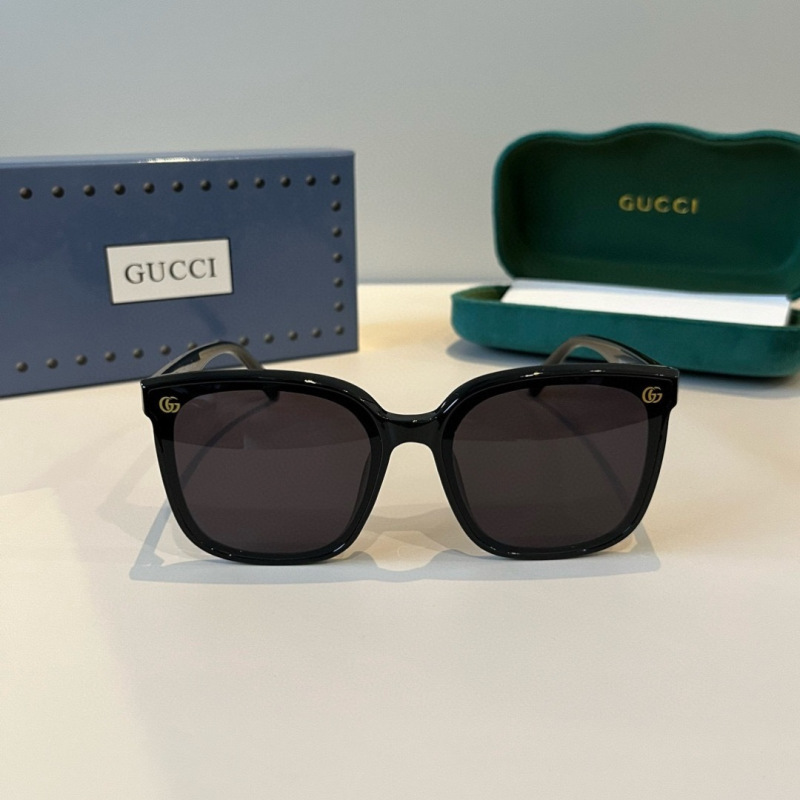 Солнцезащитные очки Gucci