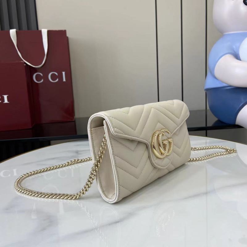 Клатч Gucci с цепочкой и логотипом GG